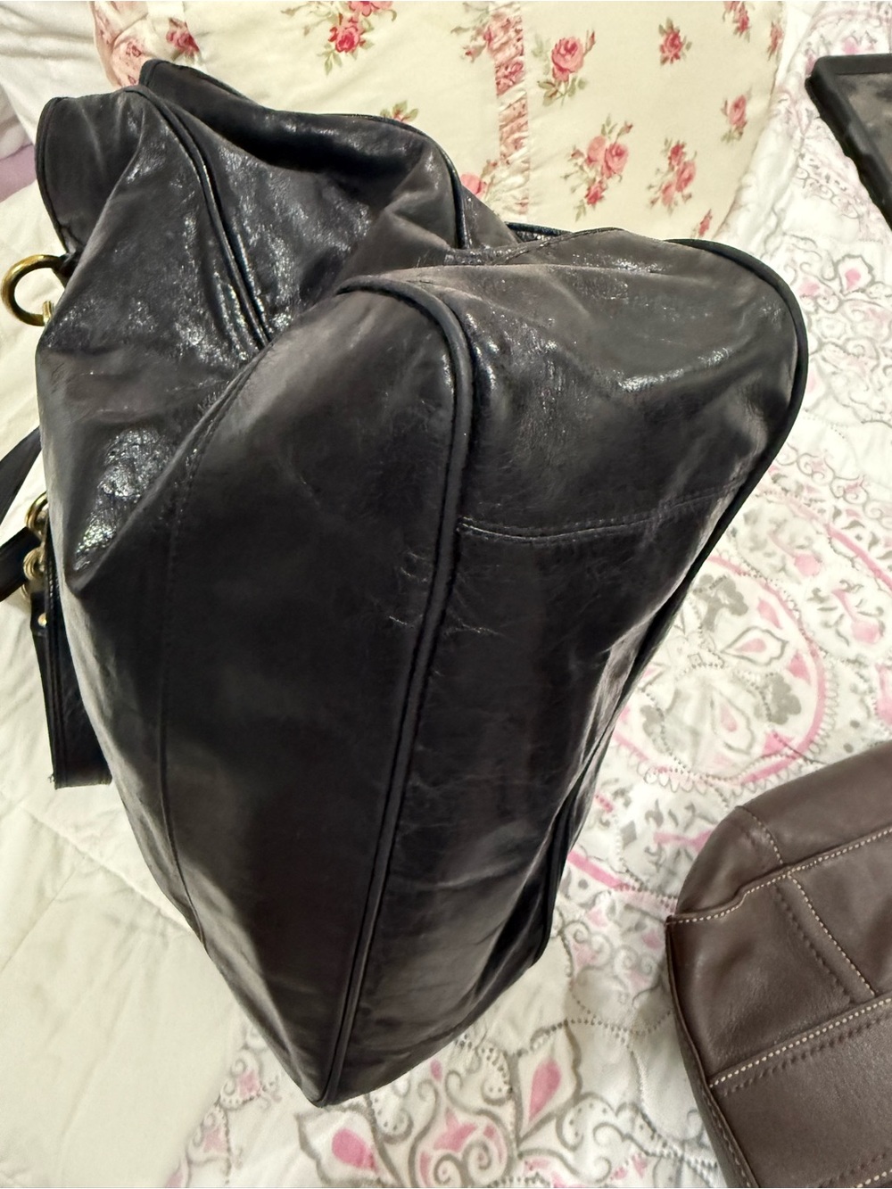 Classic Black Leather Shoulder Bag with Gold Hardware - Picture 4 of 9